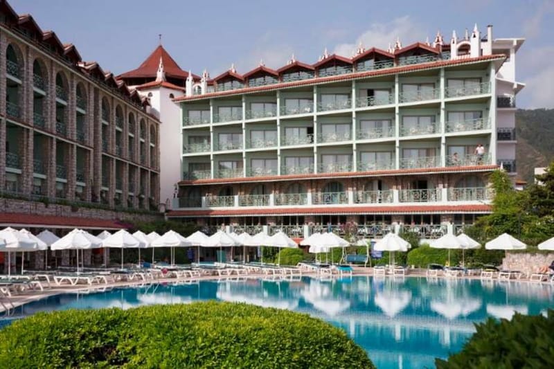 Hotel Marti La Perla cover