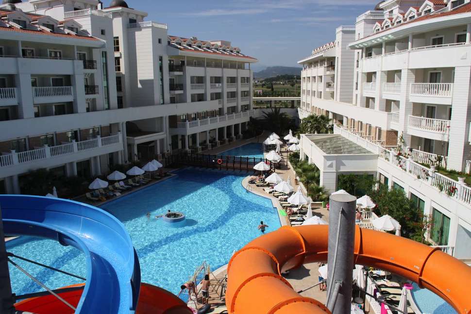 Alba Queen Hotel cover