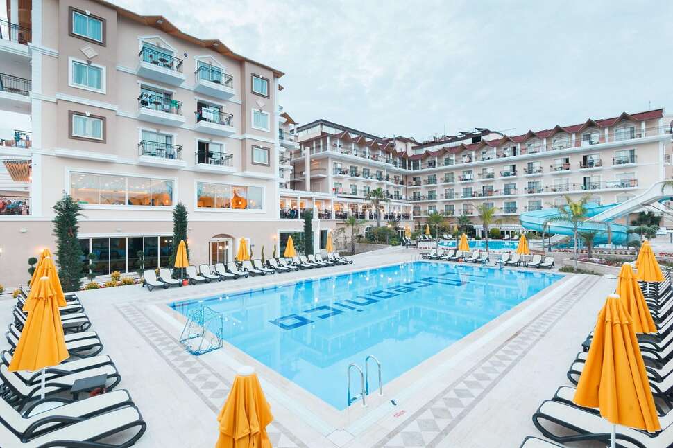 L'Oceanica Beach Resort cover