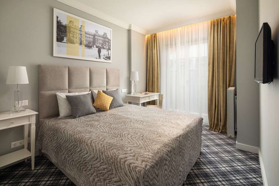 Mamaison Residence Izabella Budapest cover