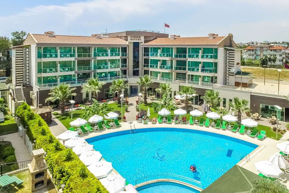 Side Lowe Hotel cover