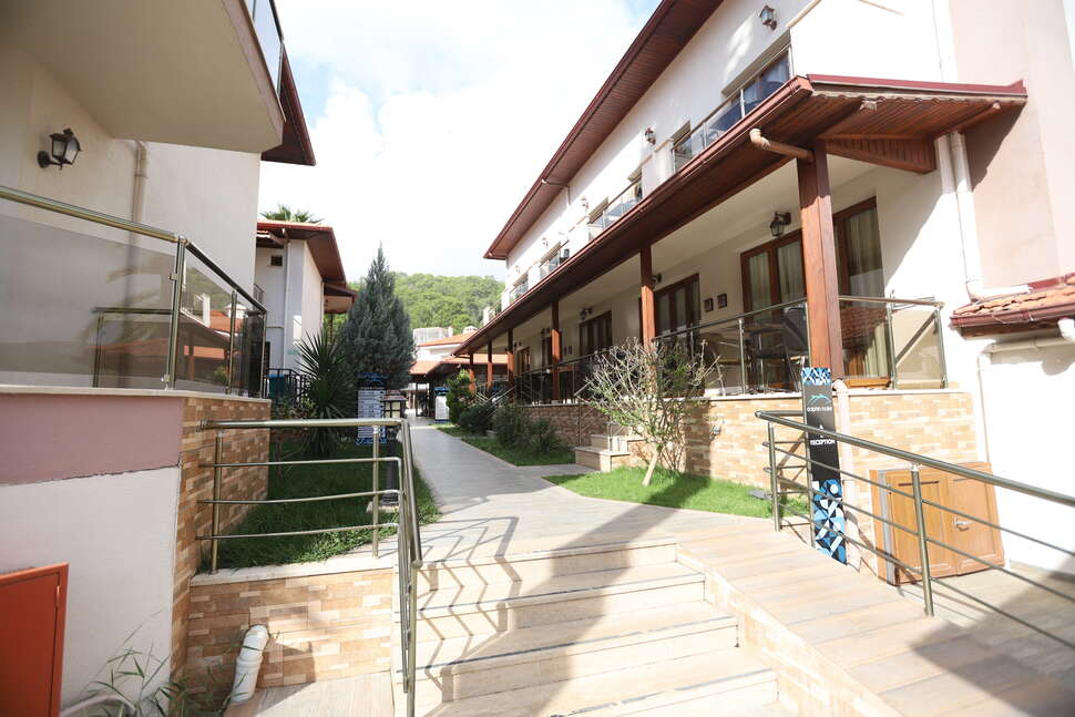 Dolphin Apart & Hotel cover