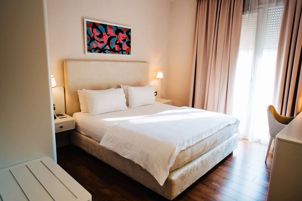 Sar Otel cover