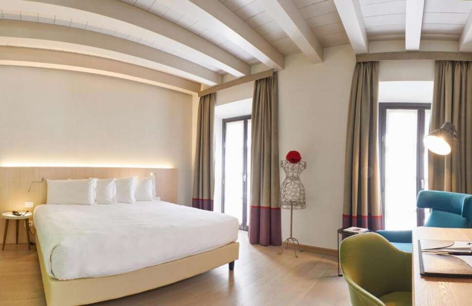 Savona 18 Suites cover