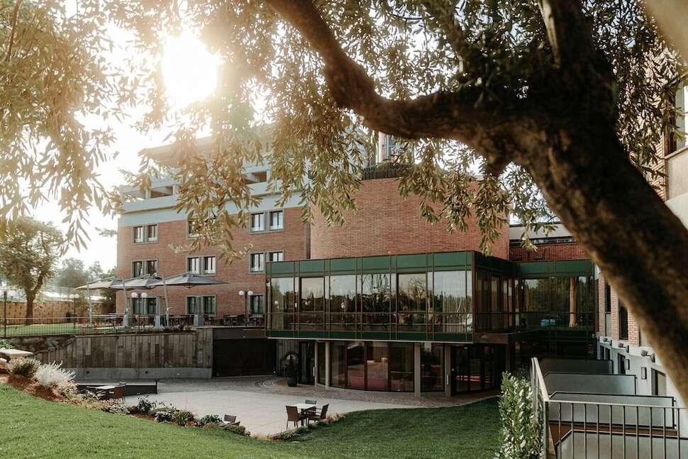 Adoro Hotel