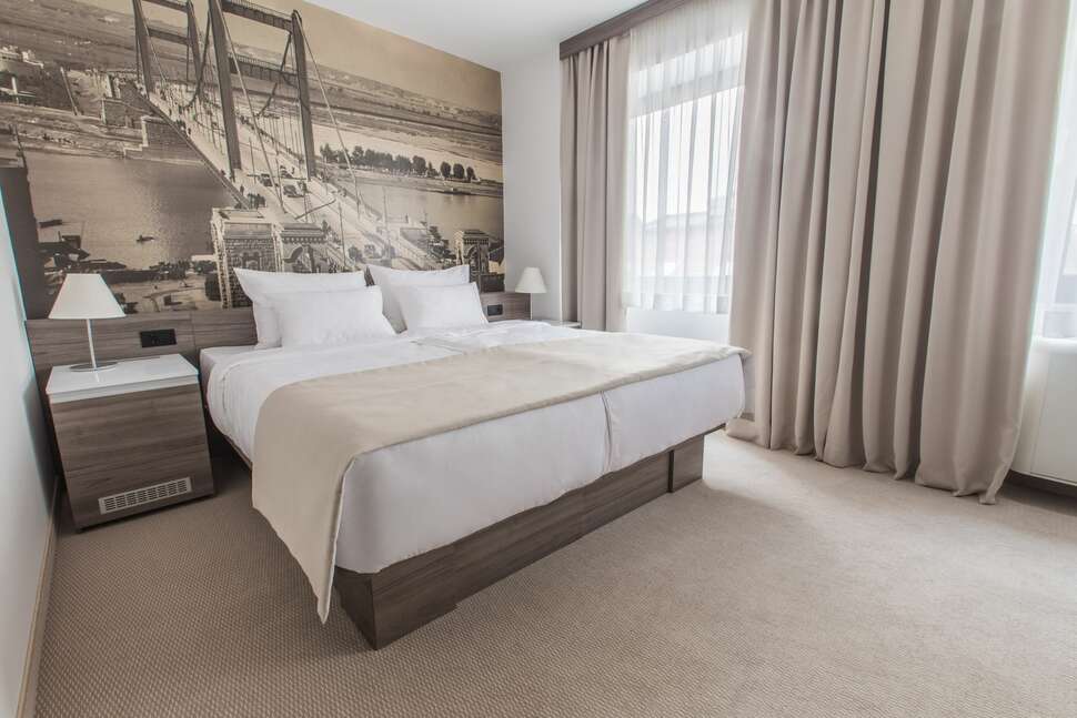 Hotel Royal Inn cover