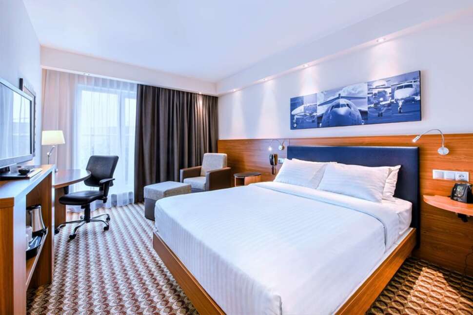 Hampton by Hilton Warsaw Airport cover
