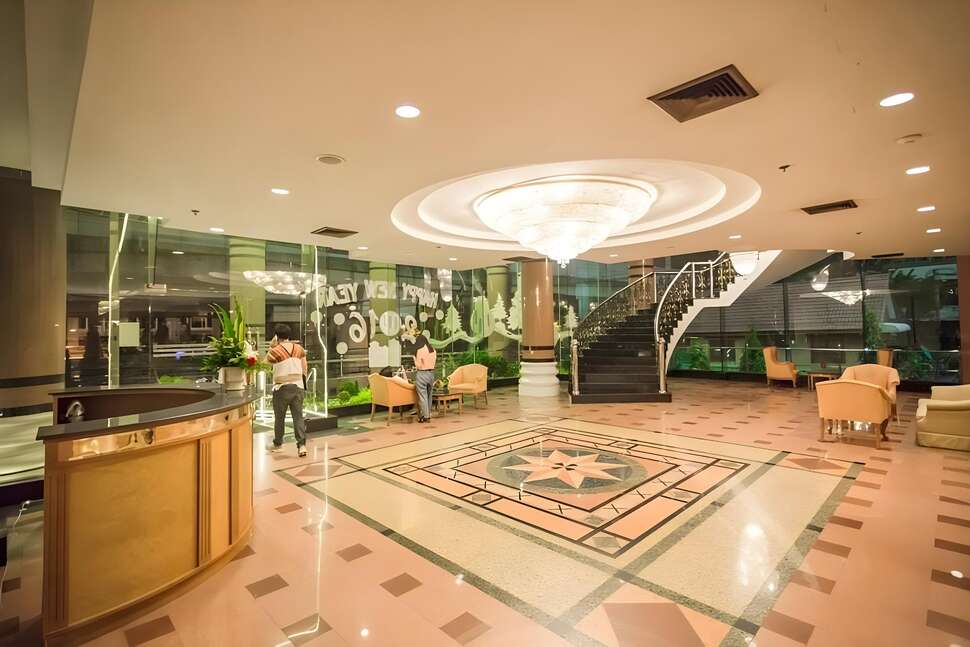 Grand Tower Inn Rama Vi cover