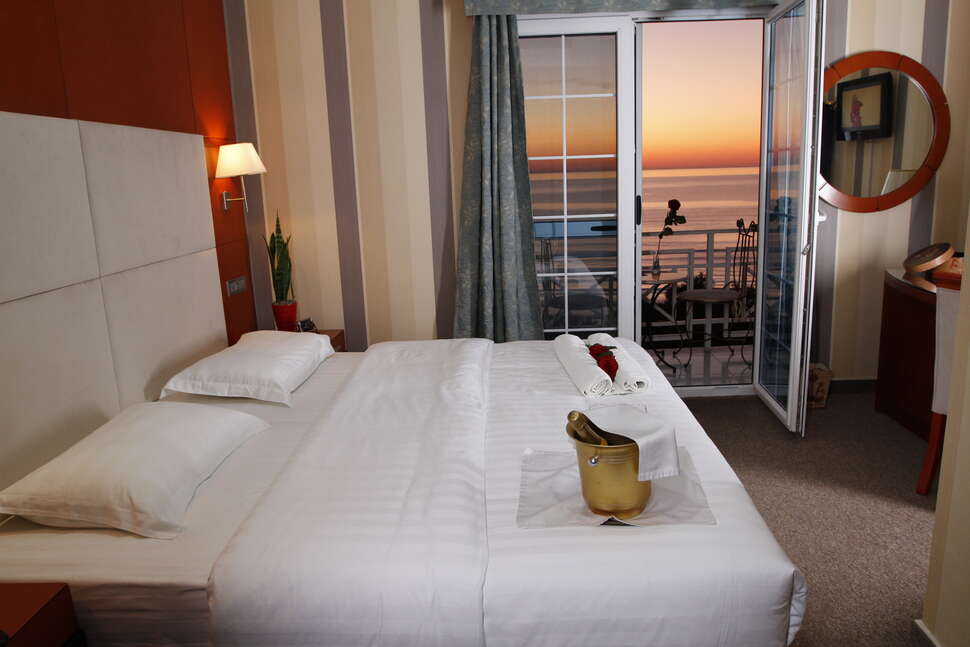 Bel Conti Hotel cover