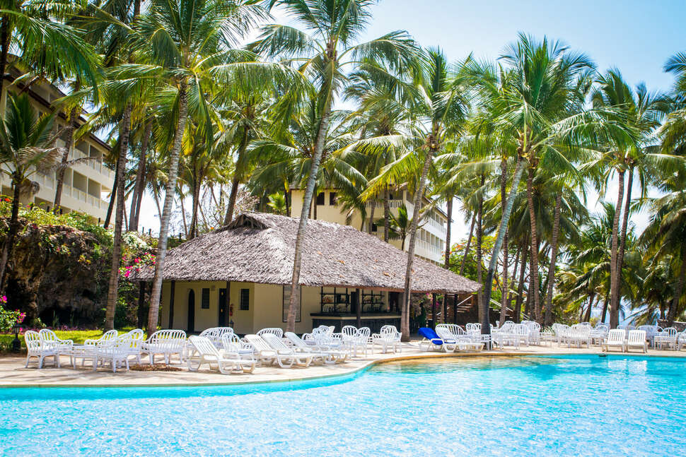 PrideInn Flamingo Beach Resort & Spa cover