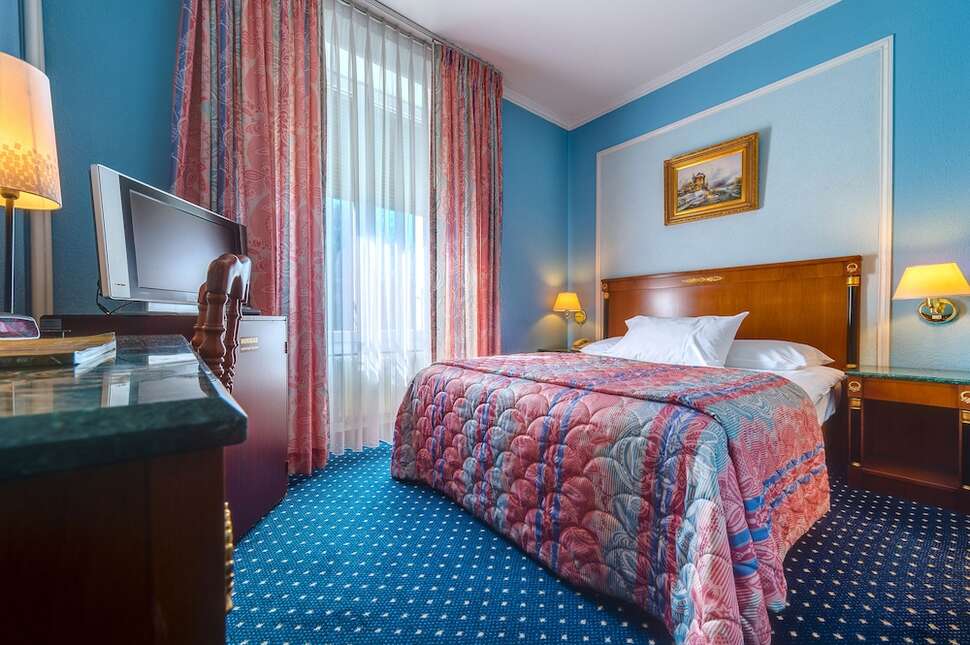 Hotel Diplomate cover