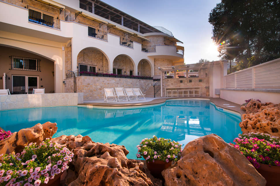 Neikos Mediterraneo Luxury Suites cover