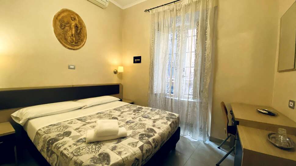 Elide Hotel