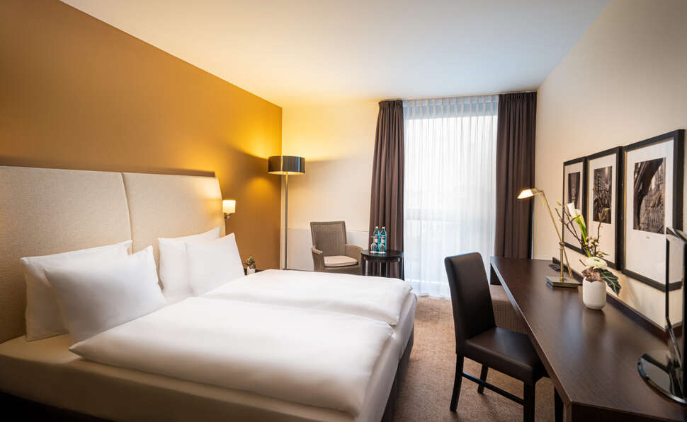 Elaya Hotel Munich Schwabing cover