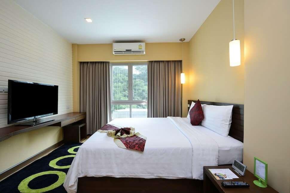 Icheck Inn Silom cover