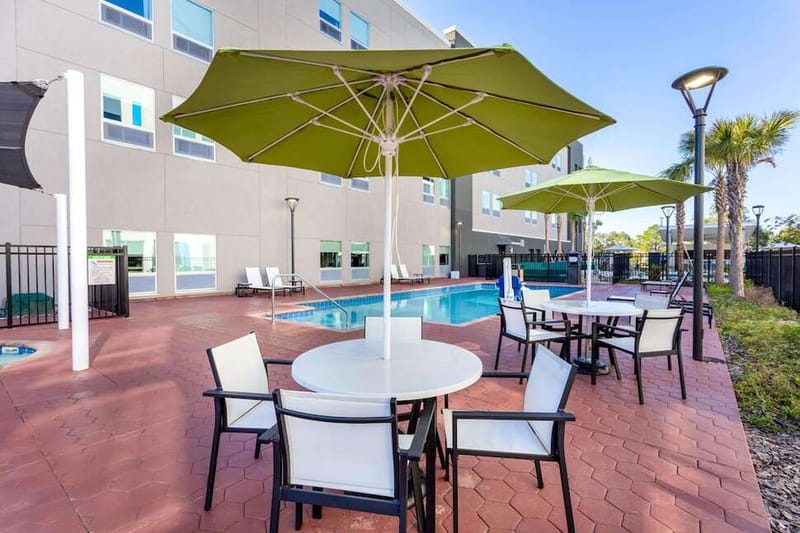 La Quinta Inn & Suites by Wyndham Orlando IDr cover