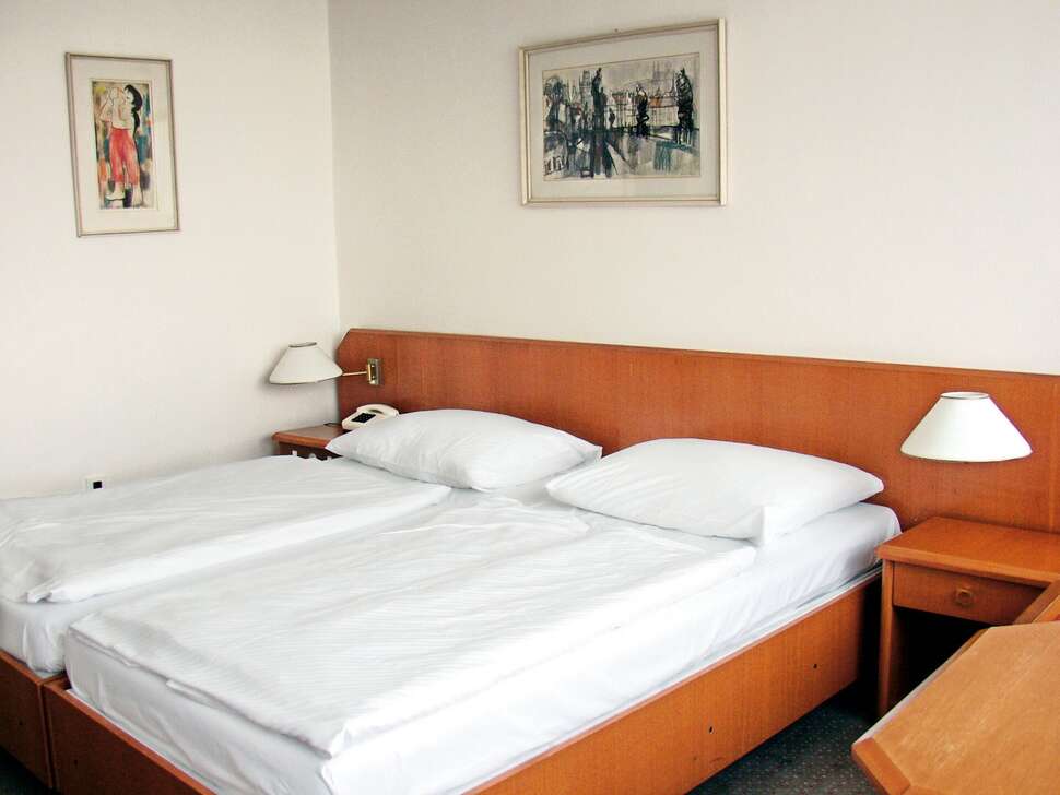 Hotel Ilf cover