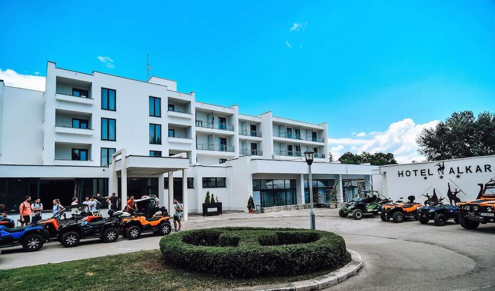 Hotel Alkar cover