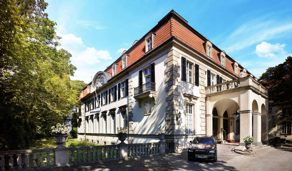 Schlosshotel Berlijn by Patrick Hellmann cover