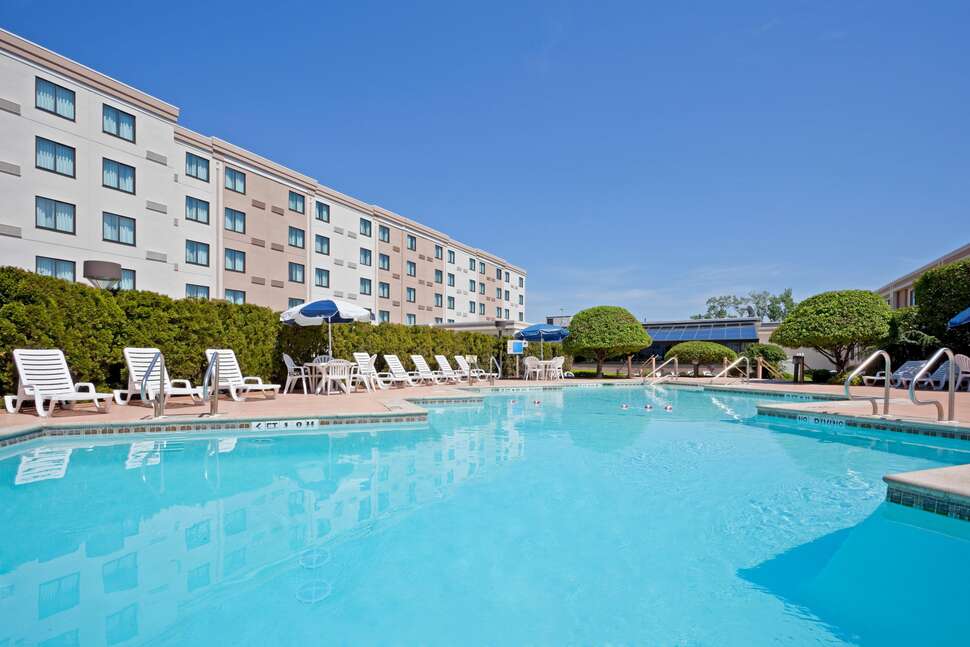 Holiday Inn Hasbrouck Heights Meadowlands cover