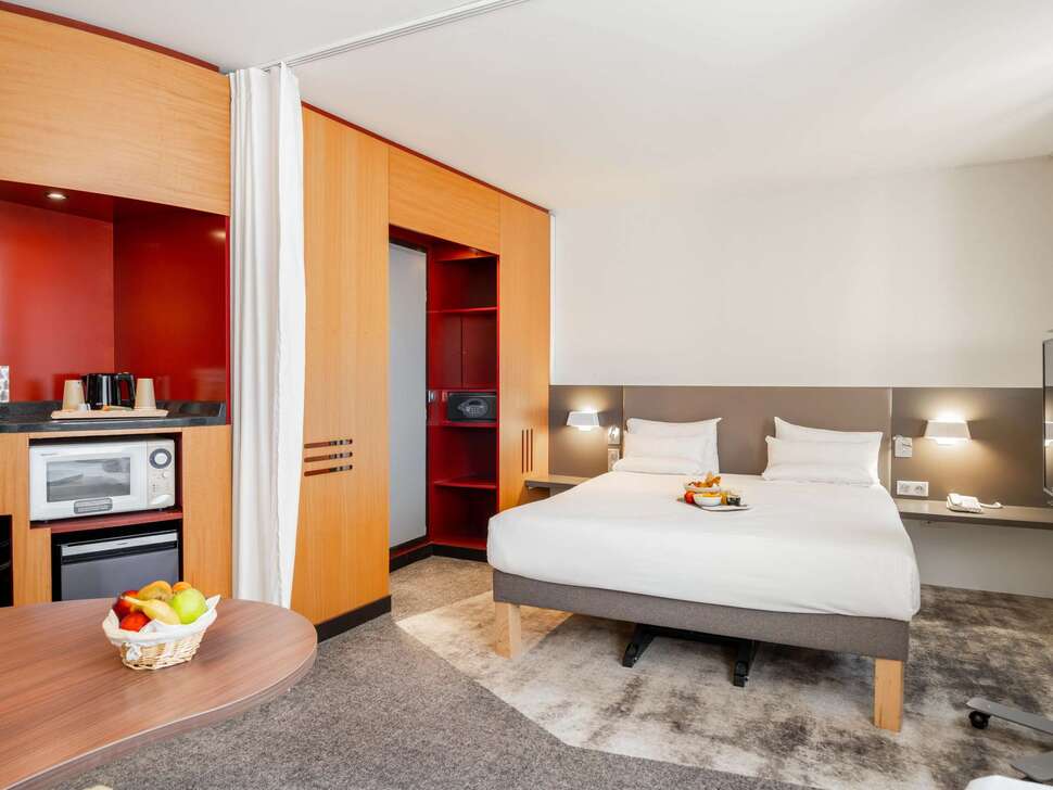Hotel Novotel Suites Cannes Centre cover