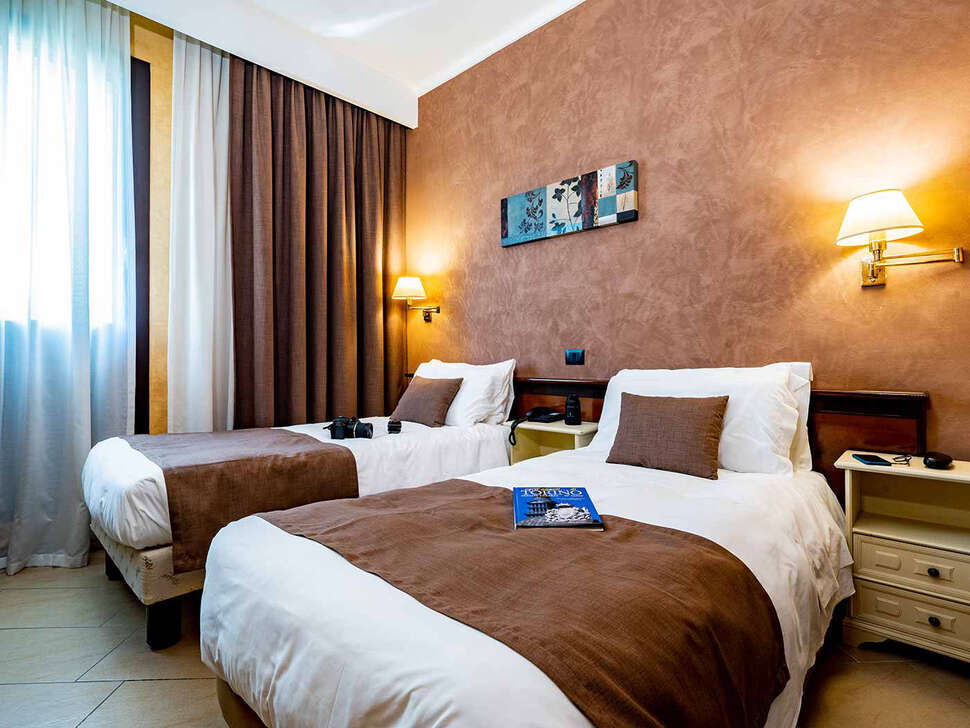 Hotel Plaza Turijn cover