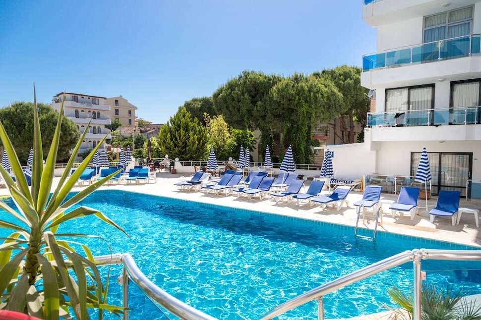 Ponz Boutique Hotel cover