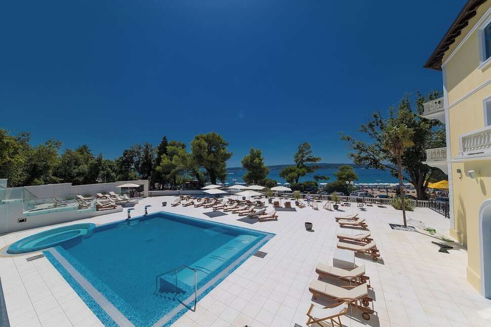 Hotel Esplanade cover