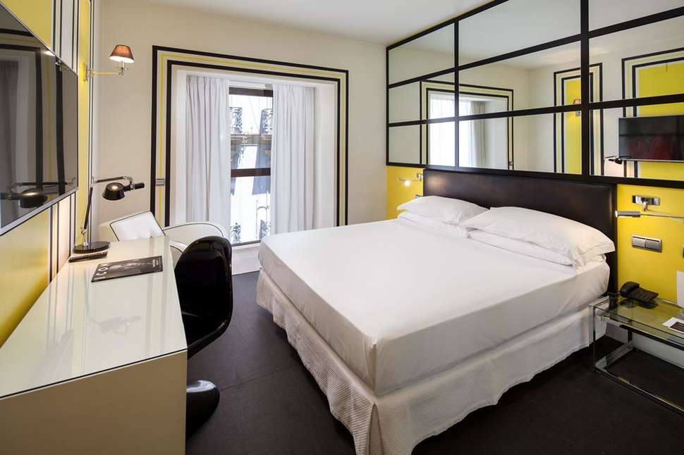 Hotel Mariposa cover