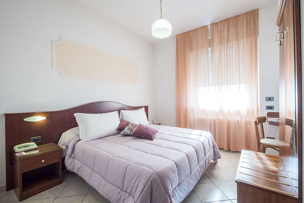 Grifone Hotel Ristorante cover