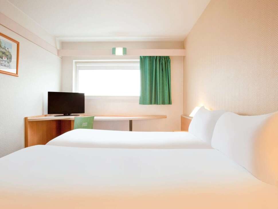 Ibis Paris Porte de Montreuil cover