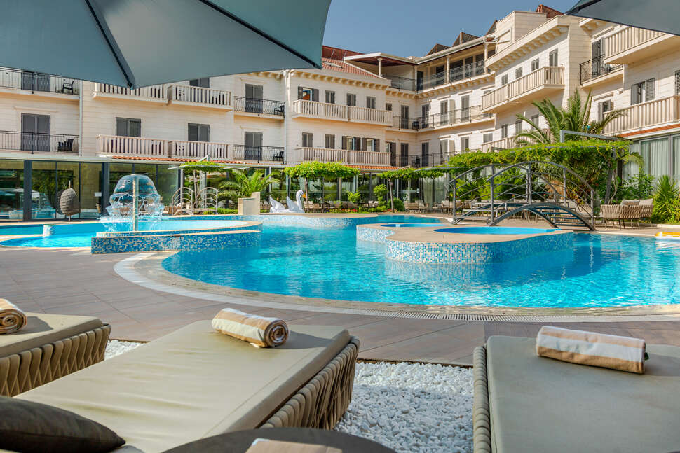 Hotel President Solin cover
