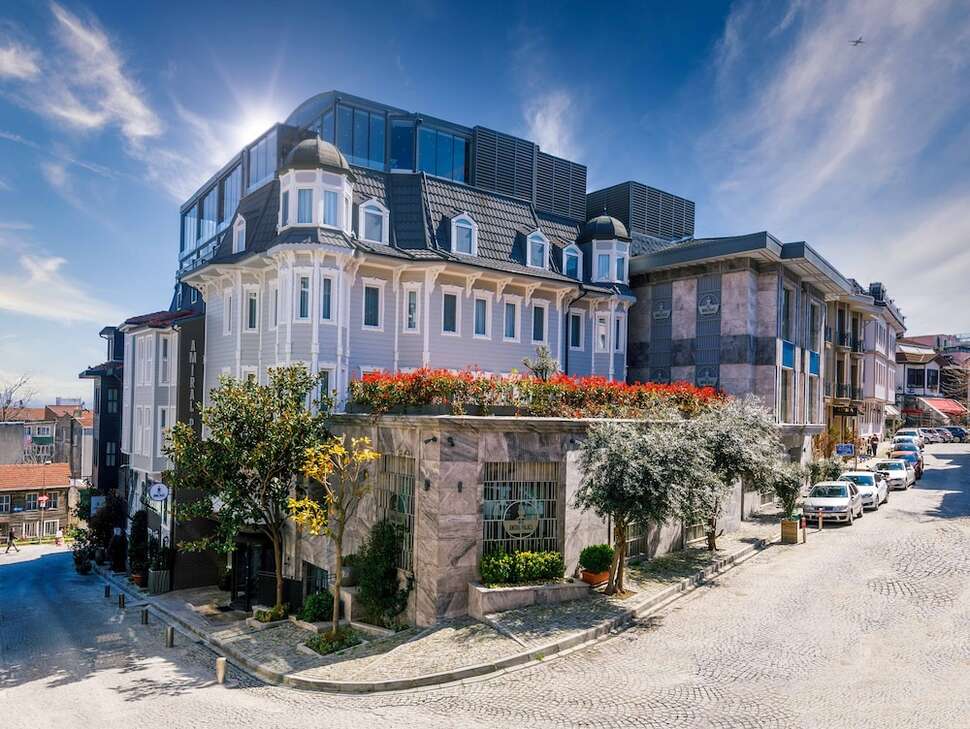 Hotel Amiral Palace cover