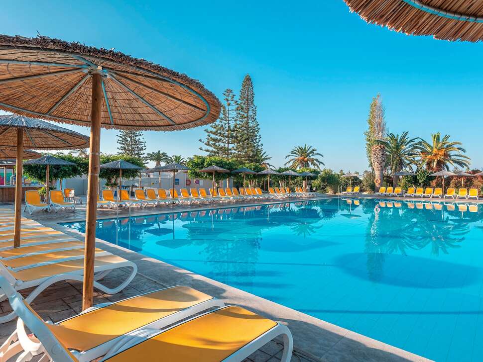 Akti Coast Club cover