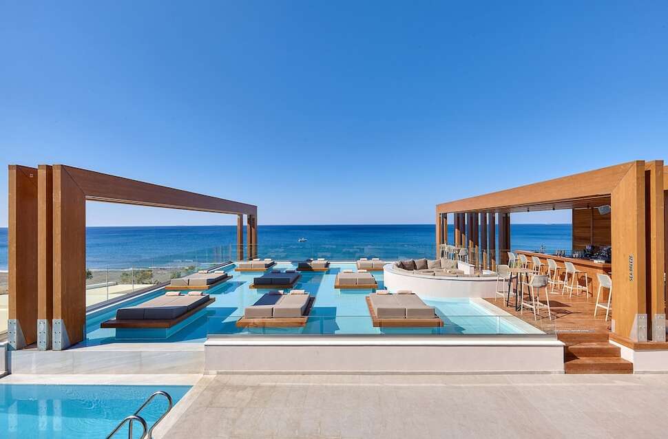 Enorme Santanna Beach Resort cover