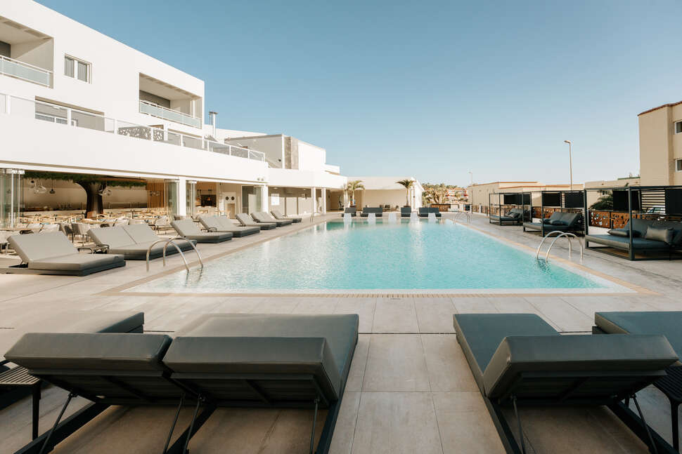 001 Higos Beach Boutique Hotel cover