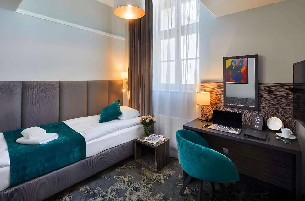 Hotel Estera cover