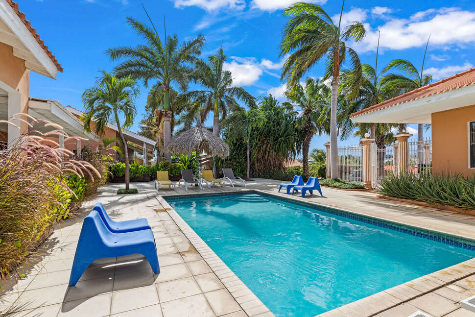 Curinjo Resort cover