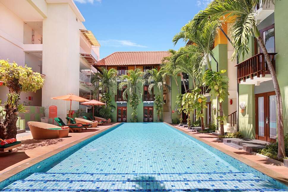 Harris Hotel Kuta Tuban cover