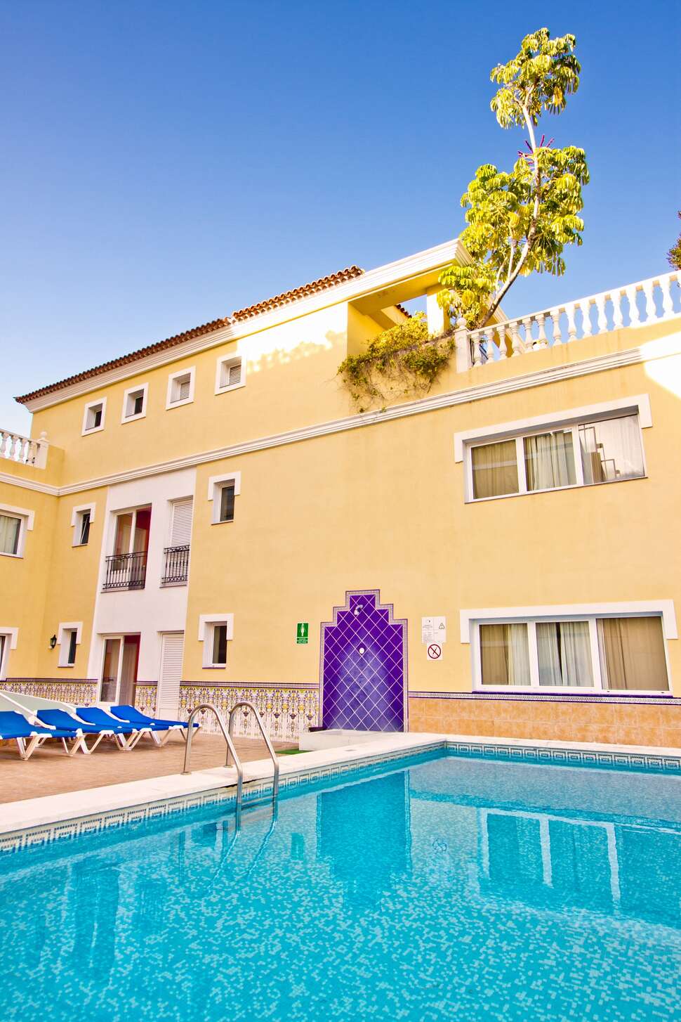 Aparthotel RF Astoria cover
