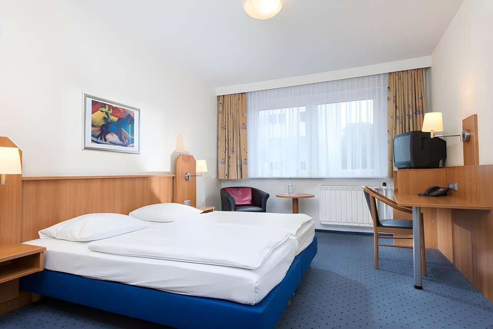 Tryp by Wyndham Berlin City East cover