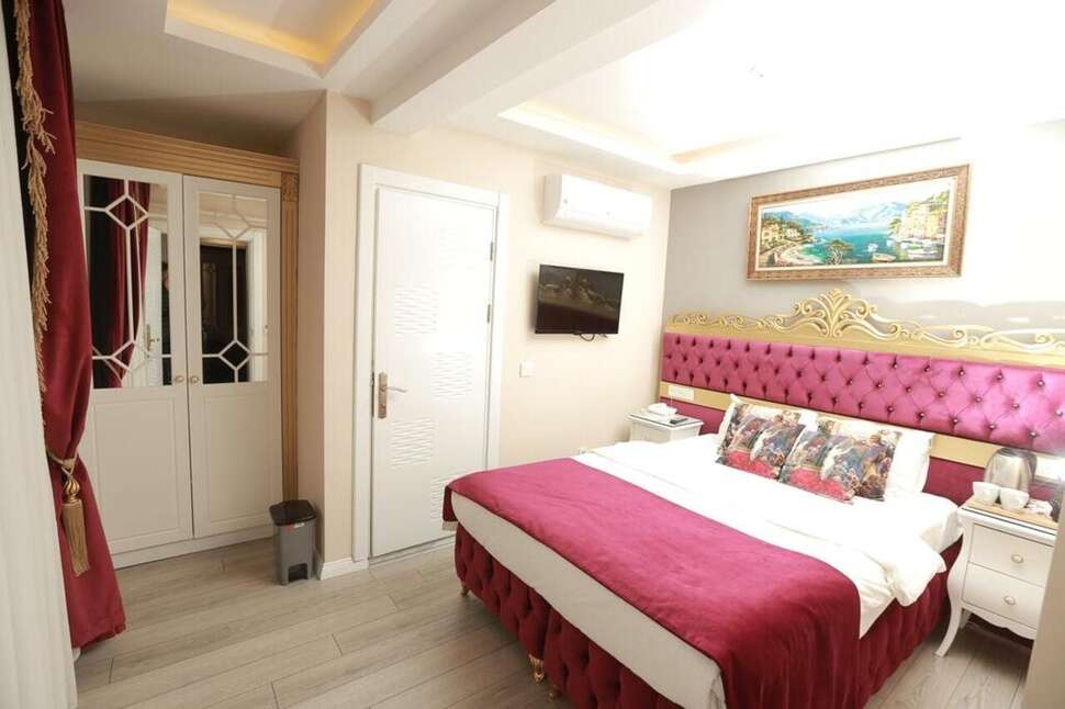 Constantinopolis Hotel cover
