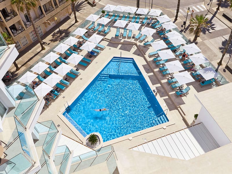 Universal Hotel Perla cover