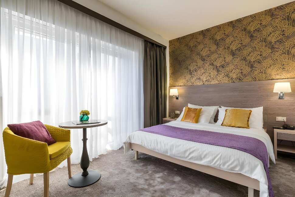 Hotel Mondo cover