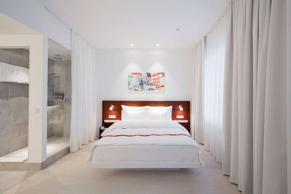 Ruby Marie Hotel & Bar