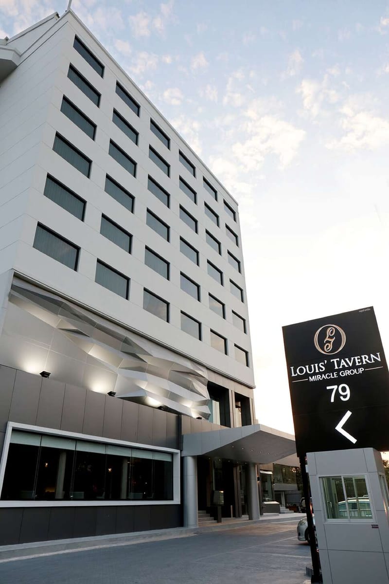 Louis' Tavern Hotel cover