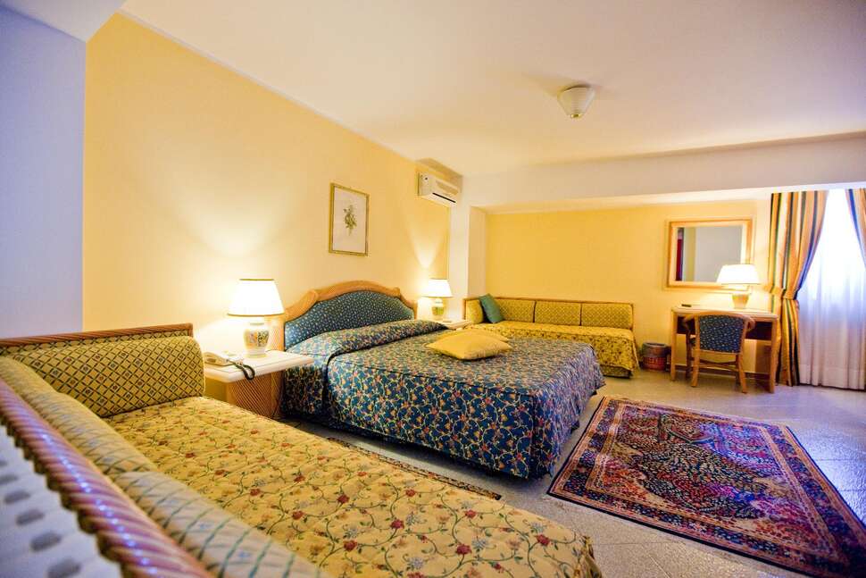 Hotel Elimo cover