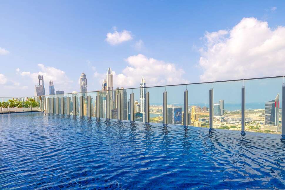 Taj Jumeirah Lake Towers