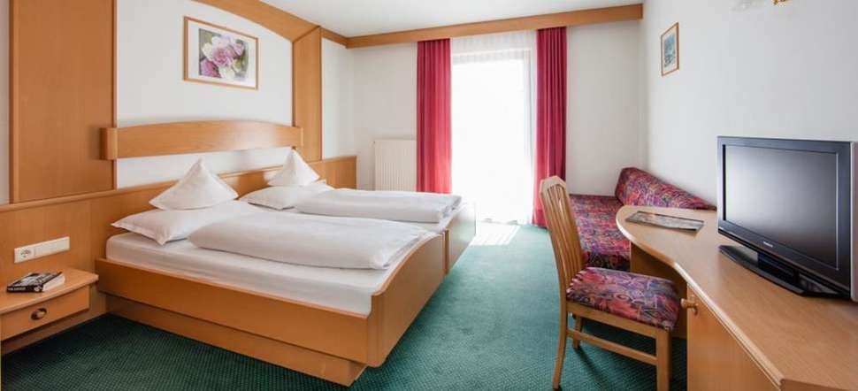 Familienhotel Alpenhof cover
