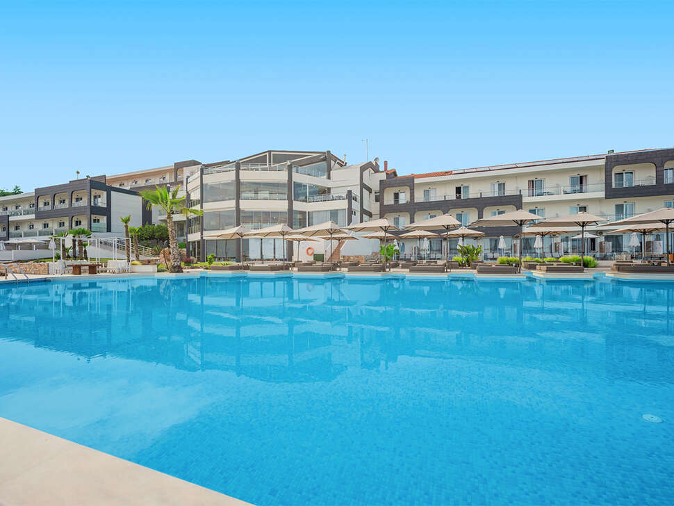 Hotel Blue Dream Palace cover